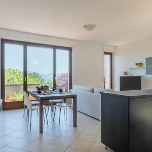 By The Lake - Centro Storico Apartment