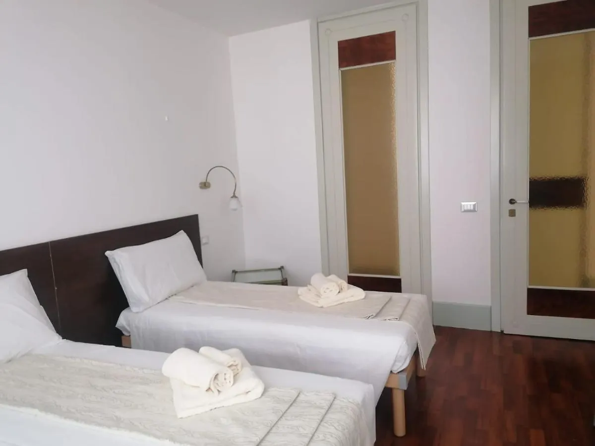 Le Finestre Sugli Ulivi Apartment Desenzano del Garda 0*,